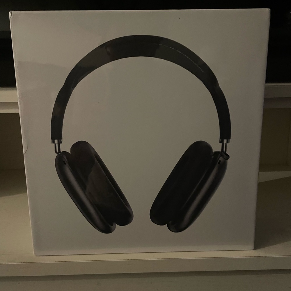 Apple Black Over-Ear Wireless Headphones